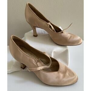Capezio Kelly Marie -- Women's Ballroom Shoes -- Flesh Satin-7.5W